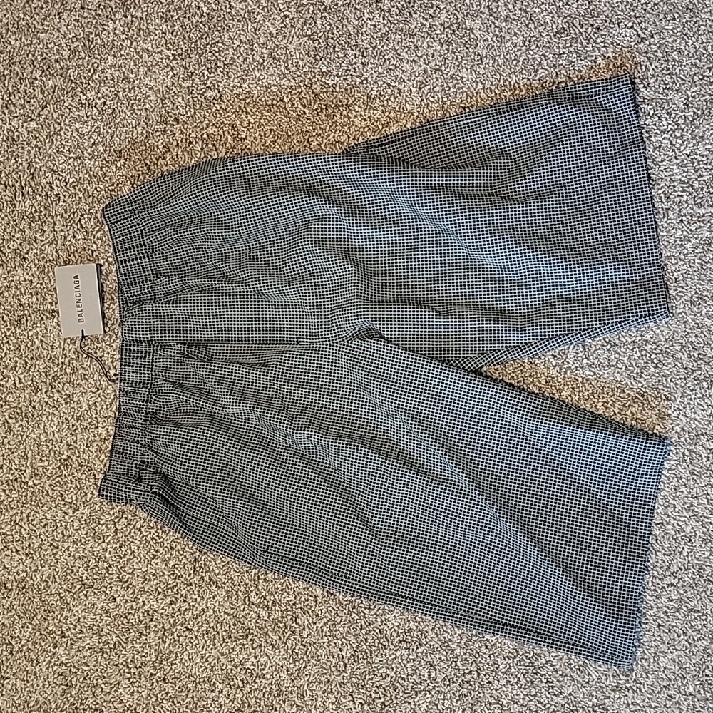 Balenciaga size 48 men's black and white check shorts
